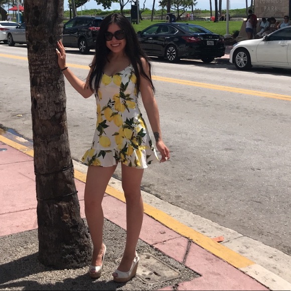 White lemon dress - Picture 2 of 3